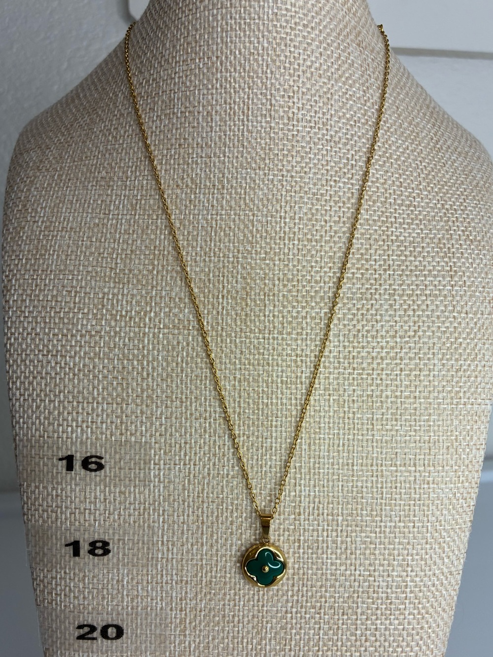 Vintage Gold Tone Green Clover Pendant Necklace - Women